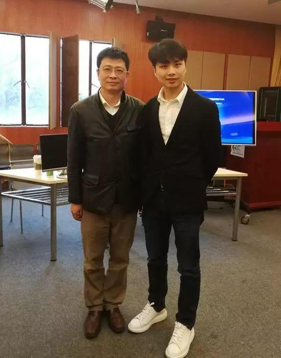 上海体院招考首届电竞解说专业 考官很是特别