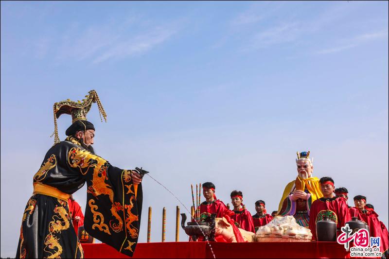 青岛琅琊祭海祈福节启幕 海滨重现古秦祭海礼