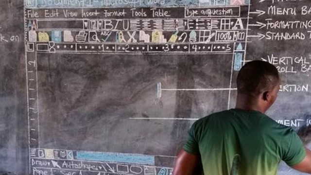 没有电脑？加纳教师黑板上画出Word界面