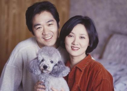 张国立为邓婕补办婚礼,穿上婚纱的邓婕好美