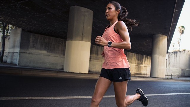 Fitbit联合阿迪达斯 发布新款智能手表