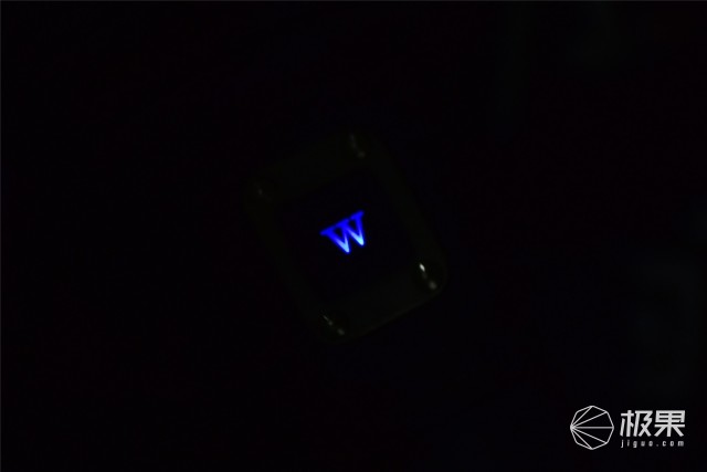 亮度堪比汽车大灯，防水长续航户外照明利器—务本T102强光手电筒评测