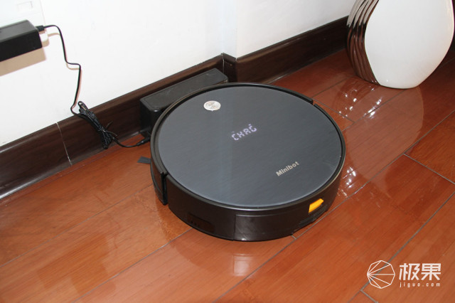 空间,扫拖一体让你省掉请保洁的钱 - Minibot M