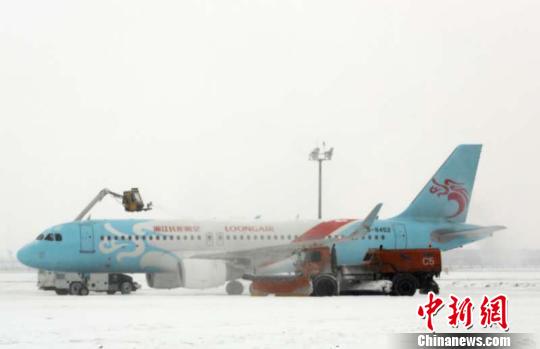 大雪再袭黑龙江 中国最北国际机场80余航班受影响