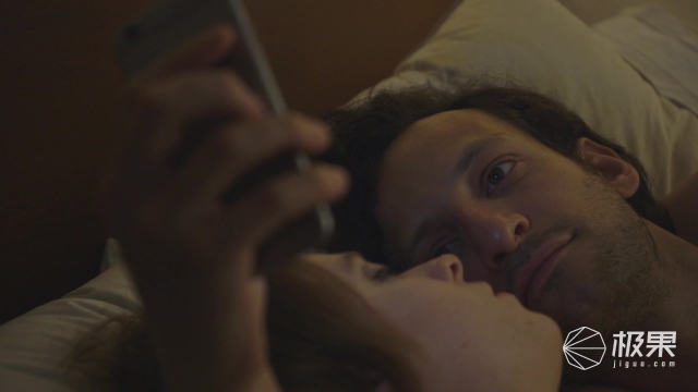 反智能手机Light2推出,“够用”真能帮你戒掉手机吗? 反智能手机Light2推出,“够用”真能帮你戒掉手机吗?