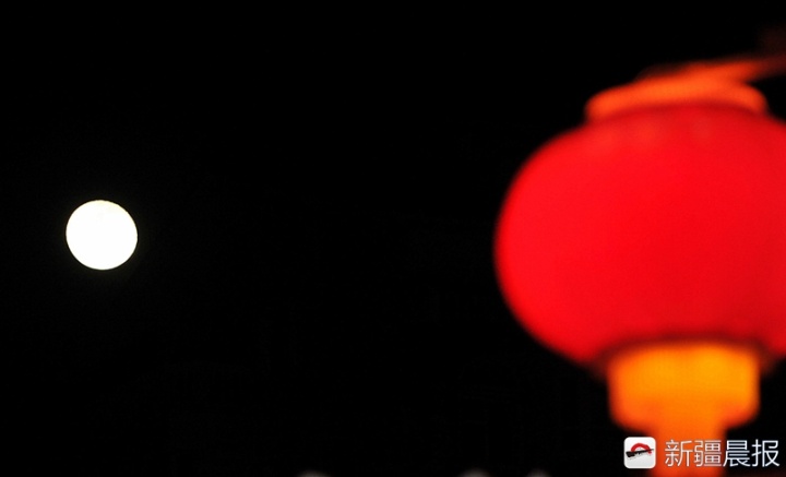 十五月亮当空照猜成语_正月十五圆月当空图片(2)