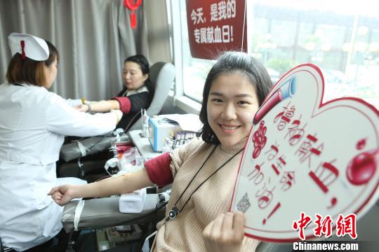 “洋雷锋”、台胞上海撸袖献血慷慨献爱心