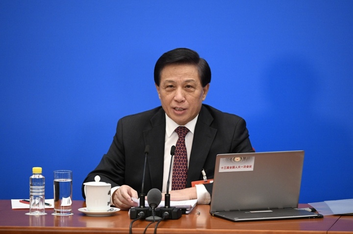 十三届全国人大一次会议举行新闻发布会 大会