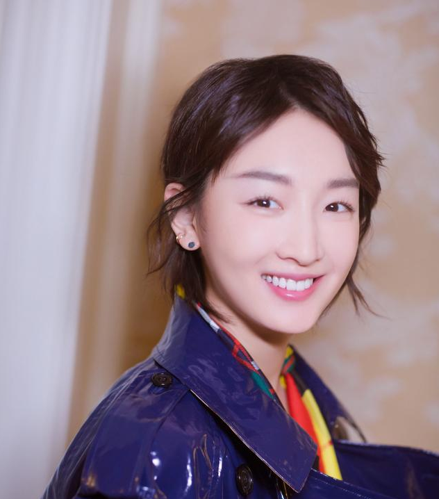 周冬雨刘诗诗的寡淡脸,凭什么艳压杨幂Angela