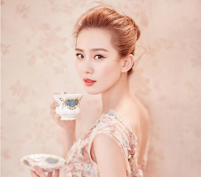 周冬雨刘诗诗的寡淡脸,凭什么艳压杨幂Angela