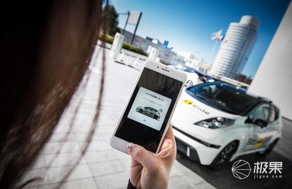 全球首辆无人驾驶出租车在迪拜投入使用