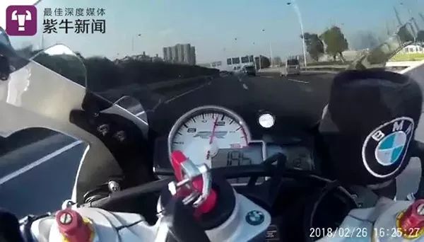 摩托飙车时速294公里 江苏男子涉危险驾驶被起诉