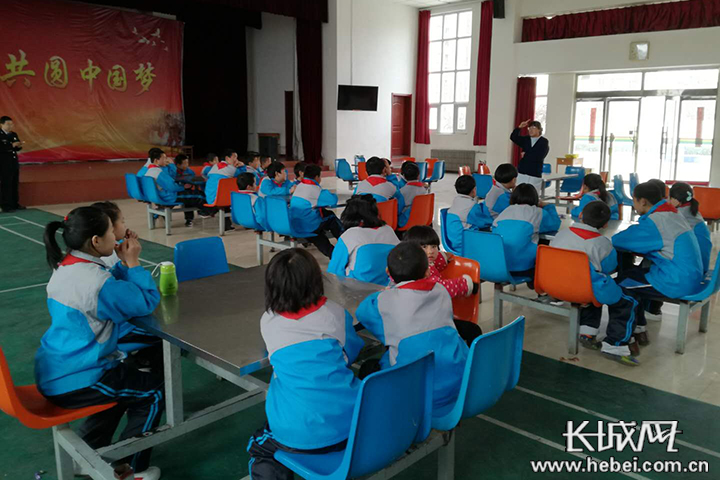 河北出入境检验检疫局义务为师生体检践行雷锋