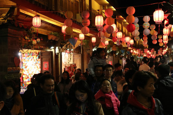 大研花巷五十万游客霸屏央视，已成云南春节旅游必去景点