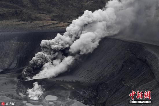 日本新燃岳火山发生爆发性喷发 系7年来首次