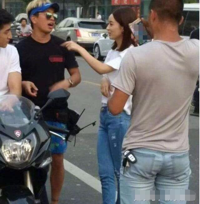 赵丽颖街头素颜被偷拍!网友：真不怎么漂亮!