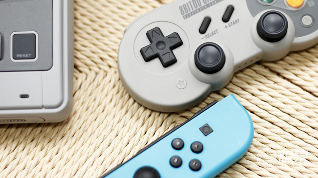 80后情怀复刻品，重新体验“马里奥”刺激场景—SF30Pro游戏手柄体验|视频