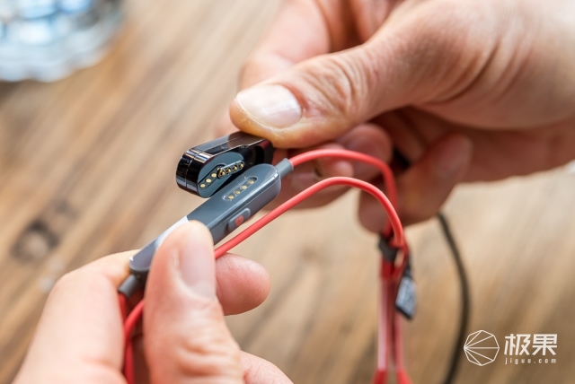 这耳机要成精?除了监测心率竟还懂“催眠术”—华为心率蓝牙耳机R1Pro体验 这耳机要成精?除了监测心率竟还懂“催眠术”—华为心率蓝牙耳机R1Pro体验