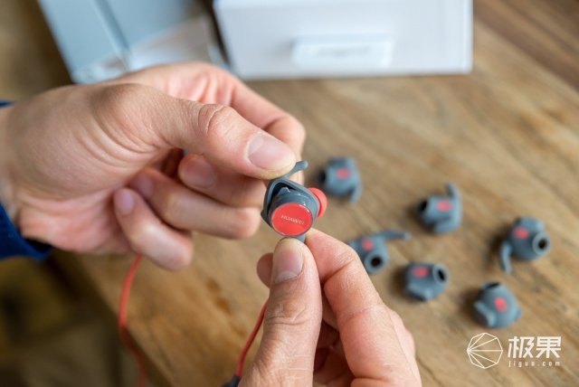 这耳机要成精?除了监测心率竟还懂“催眠术”—华为心率蓝牙耳机R1Pro体验 这耳机要成精?除了监测心率竟还懂“催眠术”—华为心率蓝牙耳机R1Pro体验