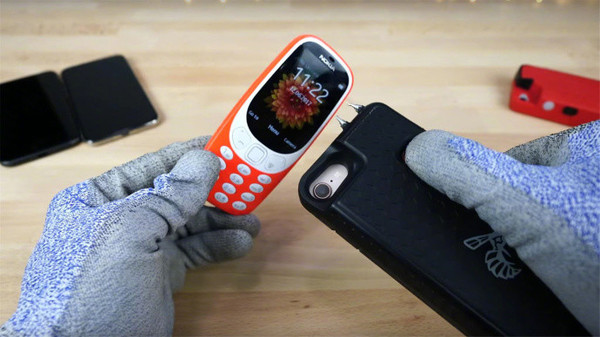 诺基亚3310接受高压电击 诺基亚3310接受高压电击