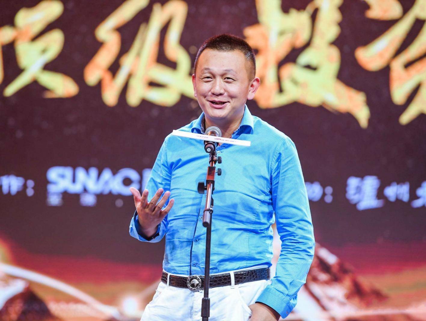 虎嗅注:3月7日晚上10点,汪峰在3点钟火星财经创始学习群对话朱啸虎。《中国企业家》杂志也就区块链的问题与他进行了对话。朱啸虎明确认为:对于区块链,目前还没有看到一个必须使用这个技术的应用场景,这是一个最大的问题。而且整个链圈好像都对应用场景讳莫如深。如果说区块链是风口,出现一个日活千万的应用雏形将是标志性事件,但是现在还没有看到。 他的投资理念是:我在投资里面一直在关注,到底解决什么问题,这个问题是不是真实存在,给用户创造了什么价值,单位经济模型是否能跑通。 在他看来,区块链的泡沫今年肯定会