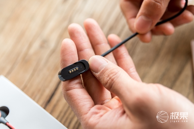 这耳机要成精?除了监测心率竟还懂“催眠术”—华为心率蓝牙耳机R1Pro体验 这耳机要成精?除了监测心率竟还懂“催眠术”—华为心率蓝牙耳机R1Pro体验