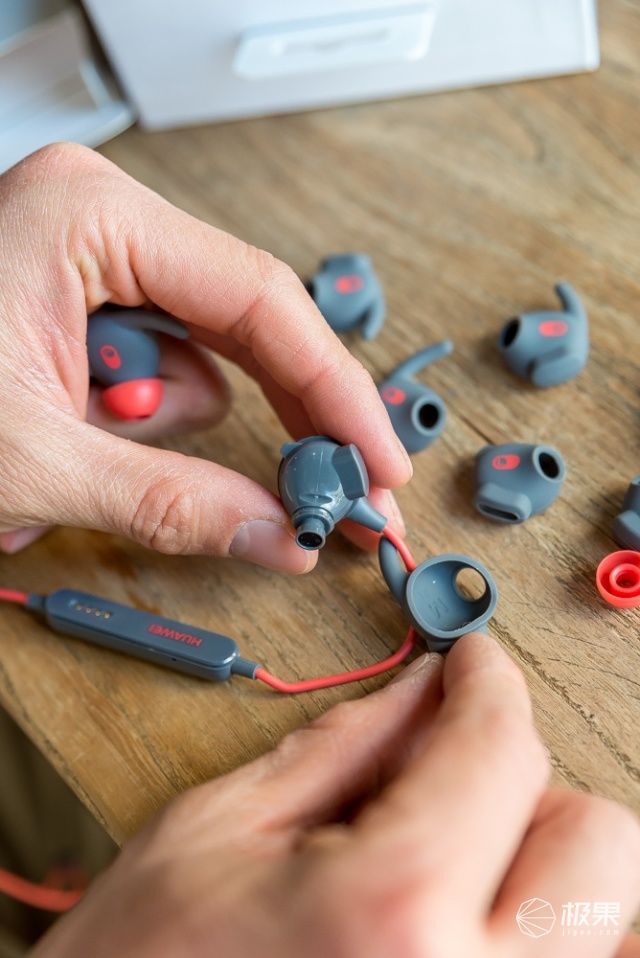 这耳机要成精?除了监测心率竟还懂“催眠术”—华为心率蓝牙耳机R1Pro体验 这耳机要成精?除了监测心率竟还懂“催眠术”—华为心率蓝牙耳机R1Pro体验