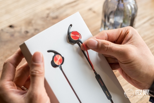 这耳机要成精?除了监测心率竟还懂“催眠术”—华为心率蓝牙耳机R1Pro体验 这耳机要成精?除了监测心率竟还懂“催眠术”—华为心率蓝牙耳机R1Pro体验