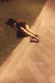 搞笑gif:大哥,这种情况不是有病就是仙人跳,你真敢