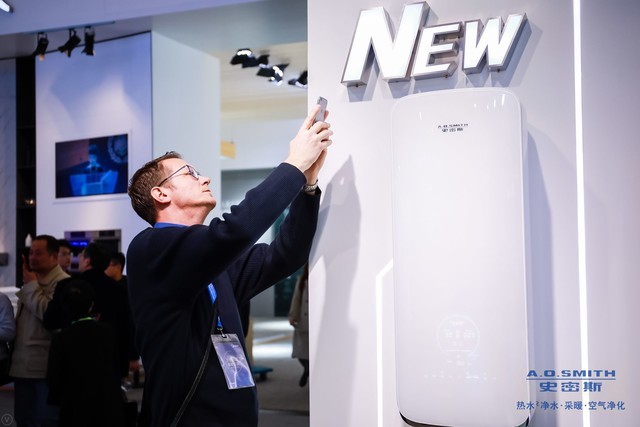 A.O.史密斯用科技点亮2018 AWE，144年创新传承引领行业升级  