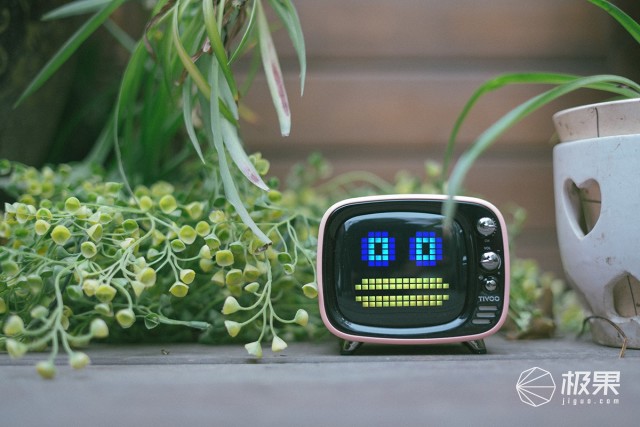 音箱也能用来聊天打游戏?Tivoo让你大开眼界—DivoomTivoo像素蓝牙音箱体验 音箱也能用来聊天打游戏?Tivoo让你大开眼界—DivoomTivoo像素蓝牙音箱体验