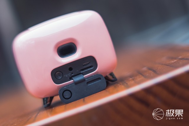 音箱也能用来聊天打游戏?Tivoo让你大开眼界—DivoomTivoo像素蓝牙音箱体验 音箱也能用来聊天打游戏?Tivoo让你大开眼界—DivoomTivoo像素蓝牙音箱体验