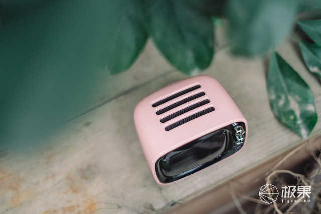 音箱也能用来聊天打游戏?Tivoo让你大开眼界—DivoomTivoo像素蓝牙音箱体验 音箱也能用来聊天打游戏?Tivoo让你大开眼界—DivoomTivoo像素蓝牙音箱体验