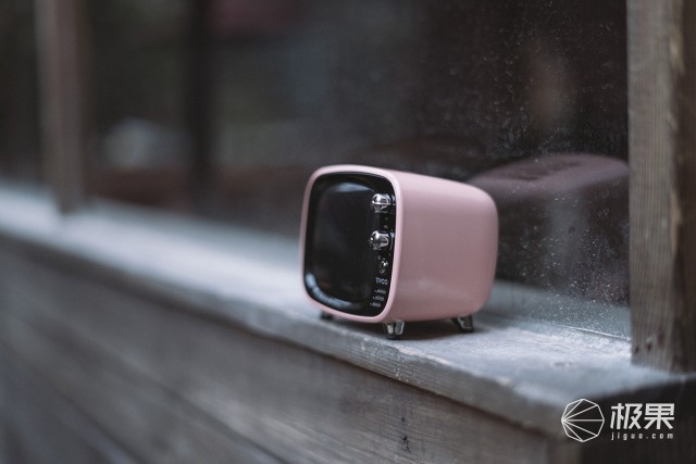 音箱也能用来聊天打游戏?Tivoo让你大开眼界—DivoomTivoo像素蓝牙音箱体验 音箱也能用来聊天打游戏?Tivoo让你大开眼界—DivoomTivoo像素蓝牙音箱体验