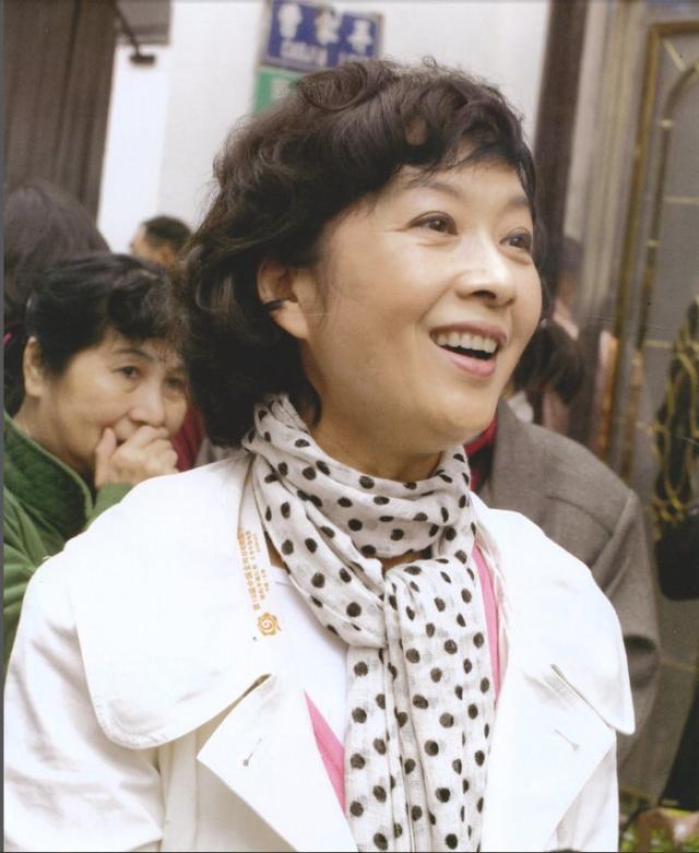 演员龚雪全家生活照 八十年代第一美女为爱息影 年过六旬依然优雅