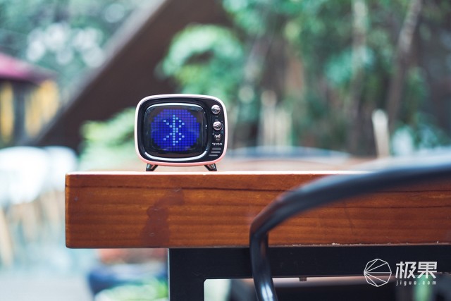 音箱也能用来聊天打游戏?Tivoo让你大开眼界—DivoomTivoo像素蓝牙音箱体验 音箱也能用来聊天打游戏?Tivoo让你大开眼界—DivoomTivoo像素蓝牙音箱体验