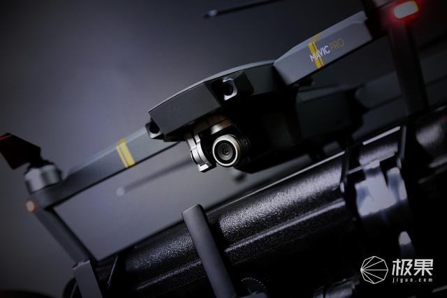 沉浸感强烈，原地不动就能体验“飞一般的感觉”—DJIGogglesRE竞速版飞行眼镜评测|视频