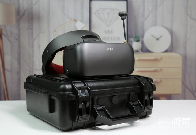 沉浸感强烈，原地不动就能体验“飞一般的感觉”—DJIGogglesRE竞速版飞行眼镜评测|视频