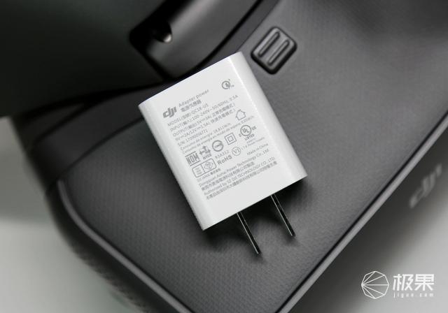 沉浸感强烈，原地不动就能体验“飞一般的感觉”—DJIGogglesRE竞速版飞行眼镜评测|视频