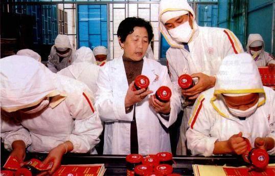 丧偶的女富豪们:十指钙化拼出70亿身家,丈夫遭