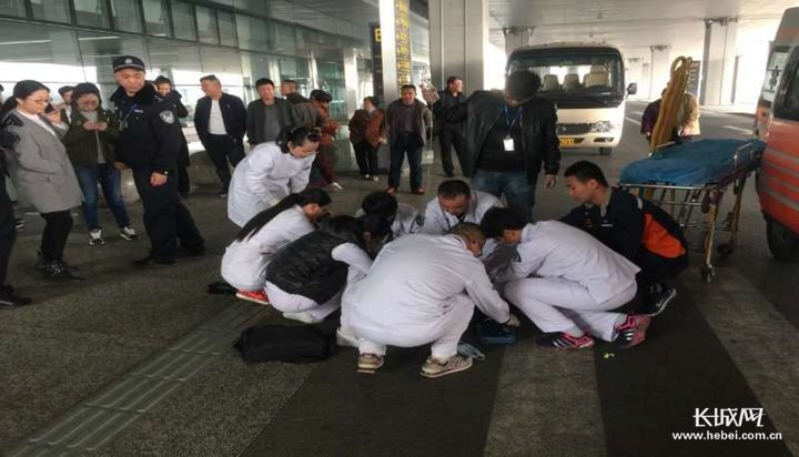 与死神赛跑 石家庄机场成功抢救一名猝死患者