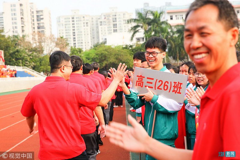 海口4000余名师生高考百日誓师 场面壮观振奋