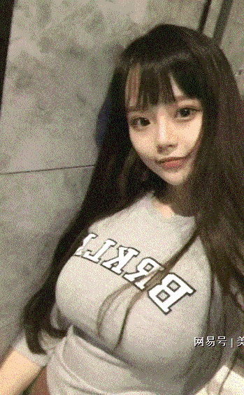 惊心动魄三十秒：货车躲避轿车冲进民房 