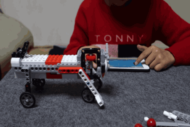 打破乐高霸主地位拼搭游戏中培养编程思维小米米兔智能积木体验视频