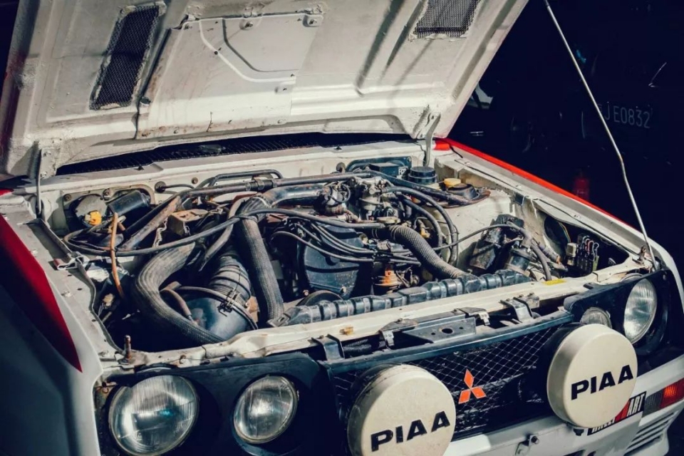 隐藏在中汽联车库里的四辆30年前的三菱拉力赛车