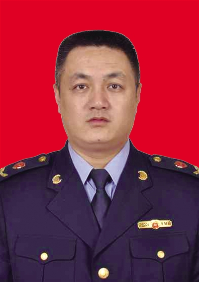 西安市工商局临潼分局经检大队队长 李长军