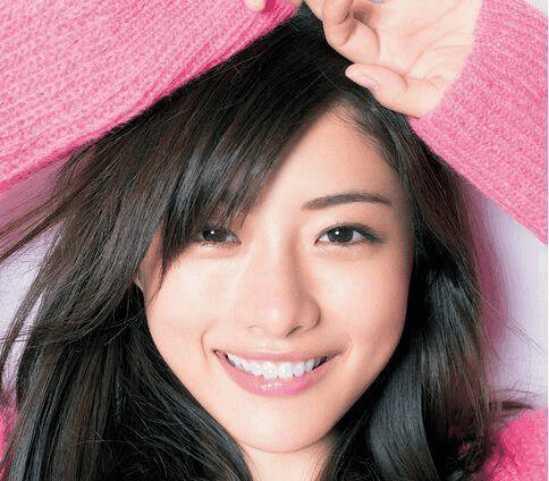 女同的嘴唇各有各的美:杨颖美得性感,徐璐含珠灌醉被性感学女星图片
