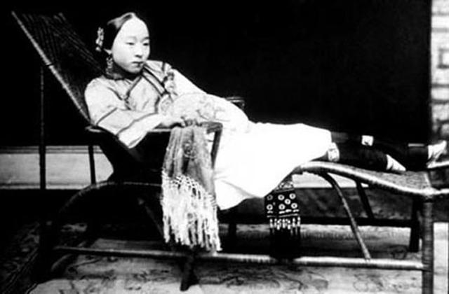 旧中国小脚女人的日常生活