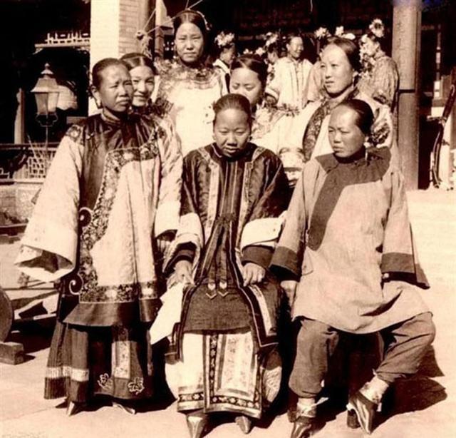 旧中国小脚女人的日常生活