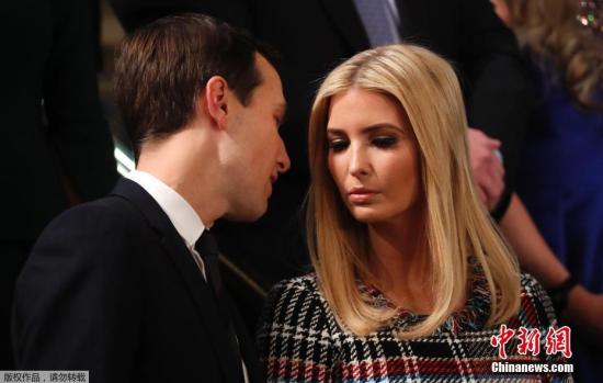 当地时间1月30日晚,美国总统特朗普在美国国会大厦发表上任以来的首份国情咨文。白宫此前公布称,特朗普将在国情咨文中谈到经济就业、基建、移民、贸易和国家安全五大议题。图为伊万卡和库什纳夫妇在现场。